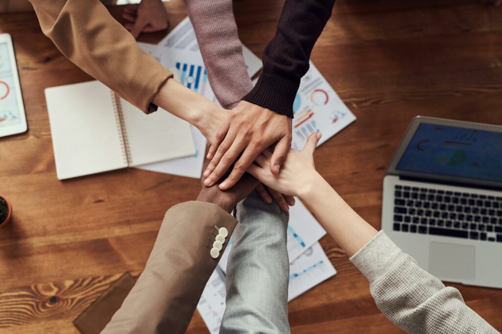 Team Building Aziendale: la chiave per una cultura inclusiva e produttiva | Menti Pratiche